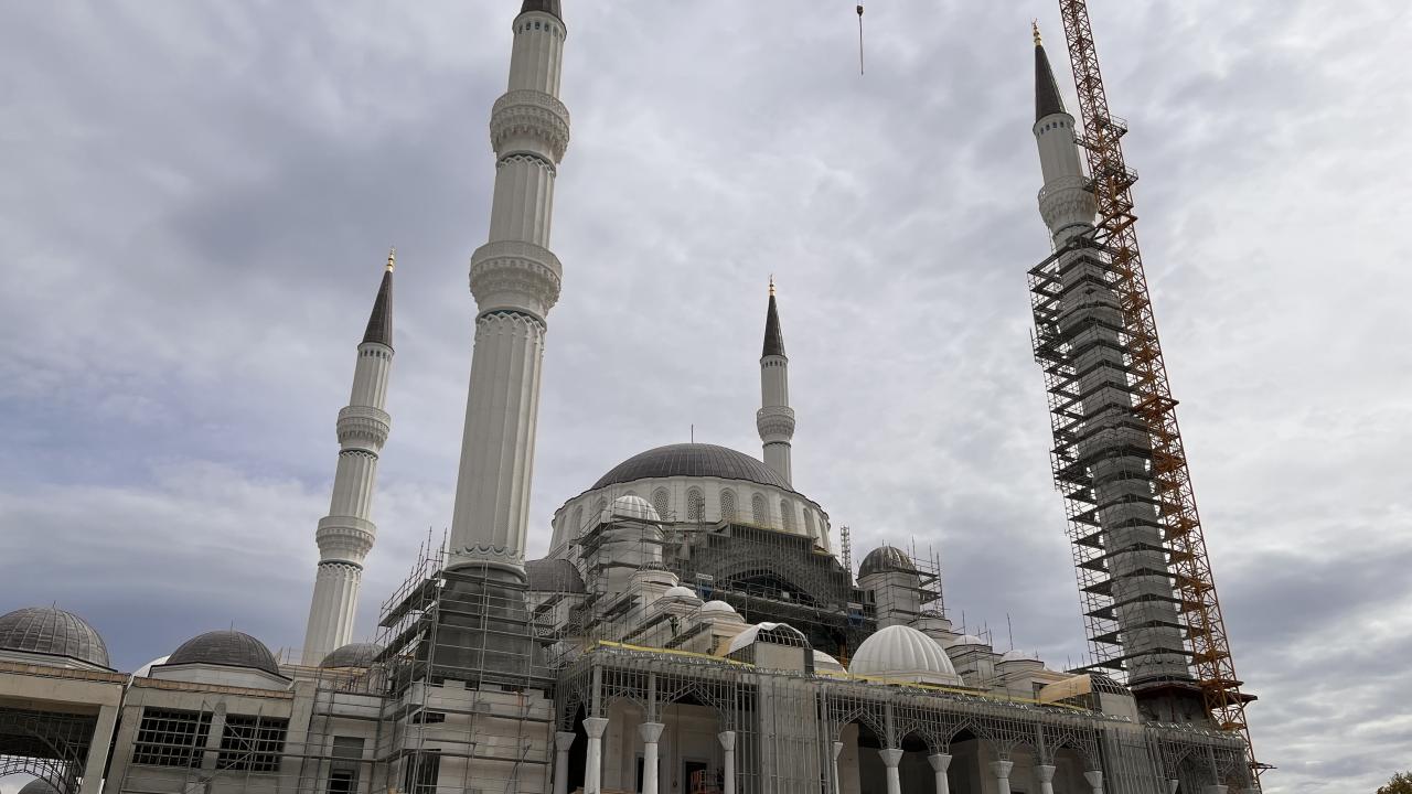 “Kapalı ve açık alanlarda yaklaşık 20 bin insan, aynı anda namaz kılabilecek”