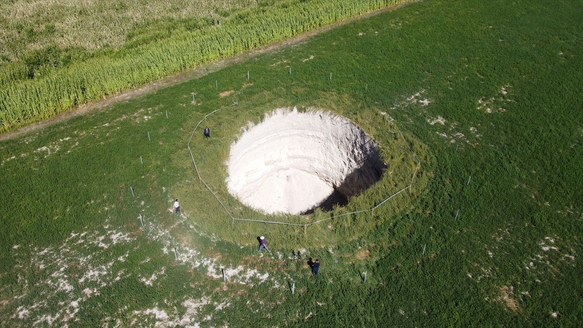 Yer altı su seviyesi düştükçe obruklar artıyor