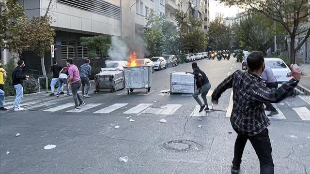 İran universitetlərində etiraz nümayişləri davam edir