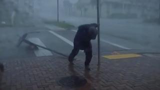 Ian Kasırgası'nı anlatan muhabir zor anlar yaşadı