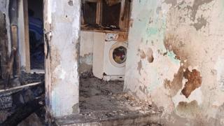 4 kardeşin yangından kurtarılma anı itfaiye kamerasına yansıdı