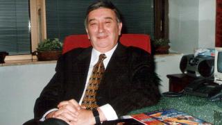 TRT'nin unutulmaz spikeri Bülend Özveren hayatını kaybetti