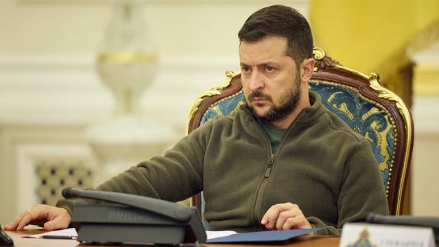 Zelenski: “Ölənlər və yaralananlar var, sığınacaqları tərk eləməyin”