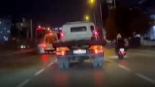 Kamyonetin altında kalmaktan kıl payı kurtuldu: O anlar kamerada