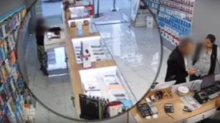 Telefoncudaki çocuklu hırsızlık kameraya yansıdı