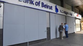 Lübnan'da bankalar mudilerin baskınları nedeniyle yeniden kapandı