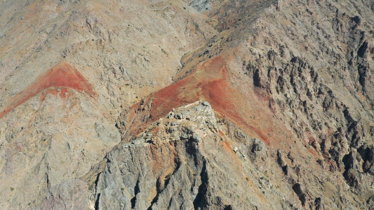 Kesdoğan Kalesi`nin olduğu bölgede inşa edilmesi planlanan turizm oteli için yatırımcılarla bir araya geldiklerini anlatan Papaker, sözlerini şöyle tamamladı: