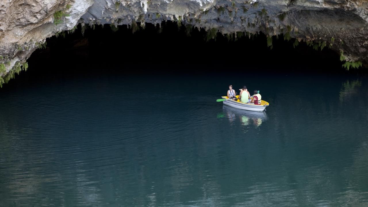 Altınbeşik Mağarası