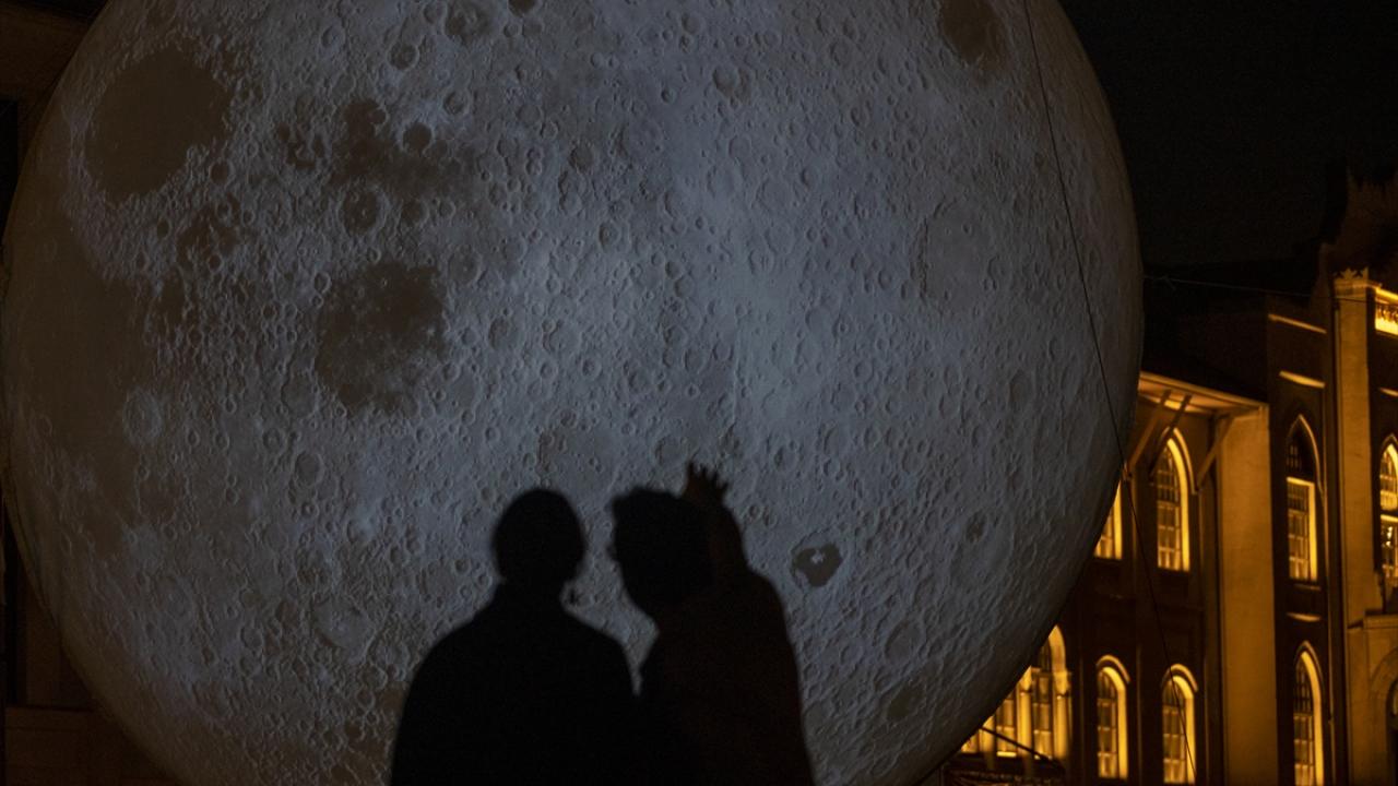 23 Ekim`e kadar saat 19.00`dan sabah 05.00`e kadar ziyarete açık