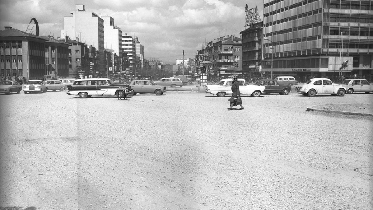 18 Mart 1974`te Kızılay Meydanı`ndan genel görünüm. (Arşiv)