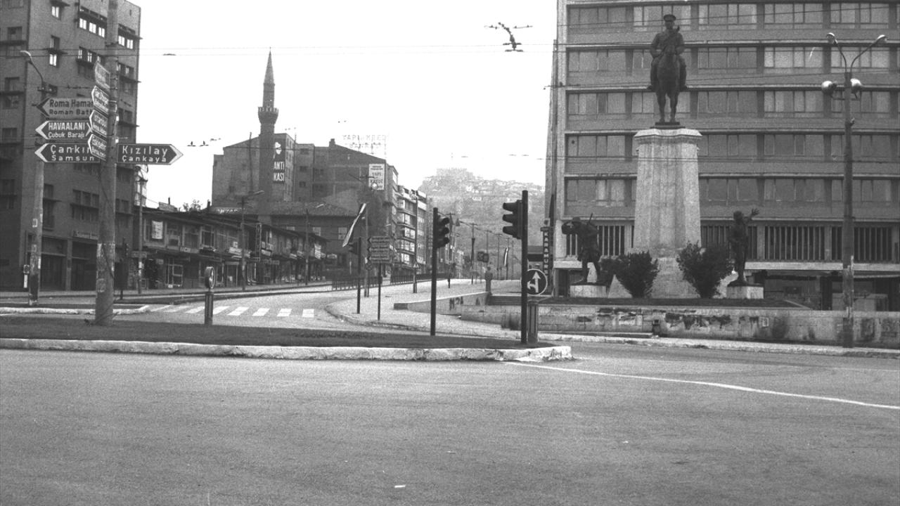26 Ekim 1975`te Ulus Meydanı`ndan genel görünüm. (Arşiv)
