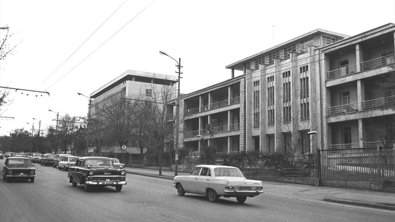 7 Nisan 1975`te SSCB Büyükelçiliği Binası`nın genel görünümü. (Arşiv)