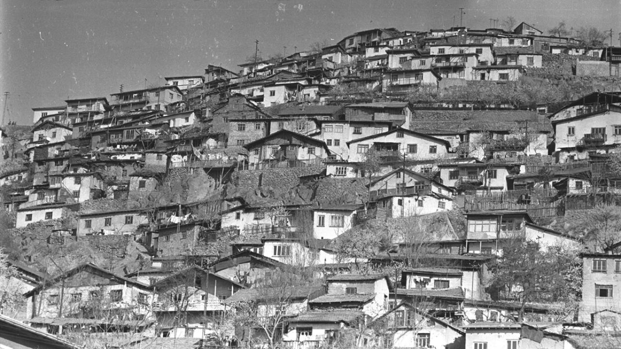 1973`te Altındağ`ın tepesindeki gecekondular. (Arşiv)