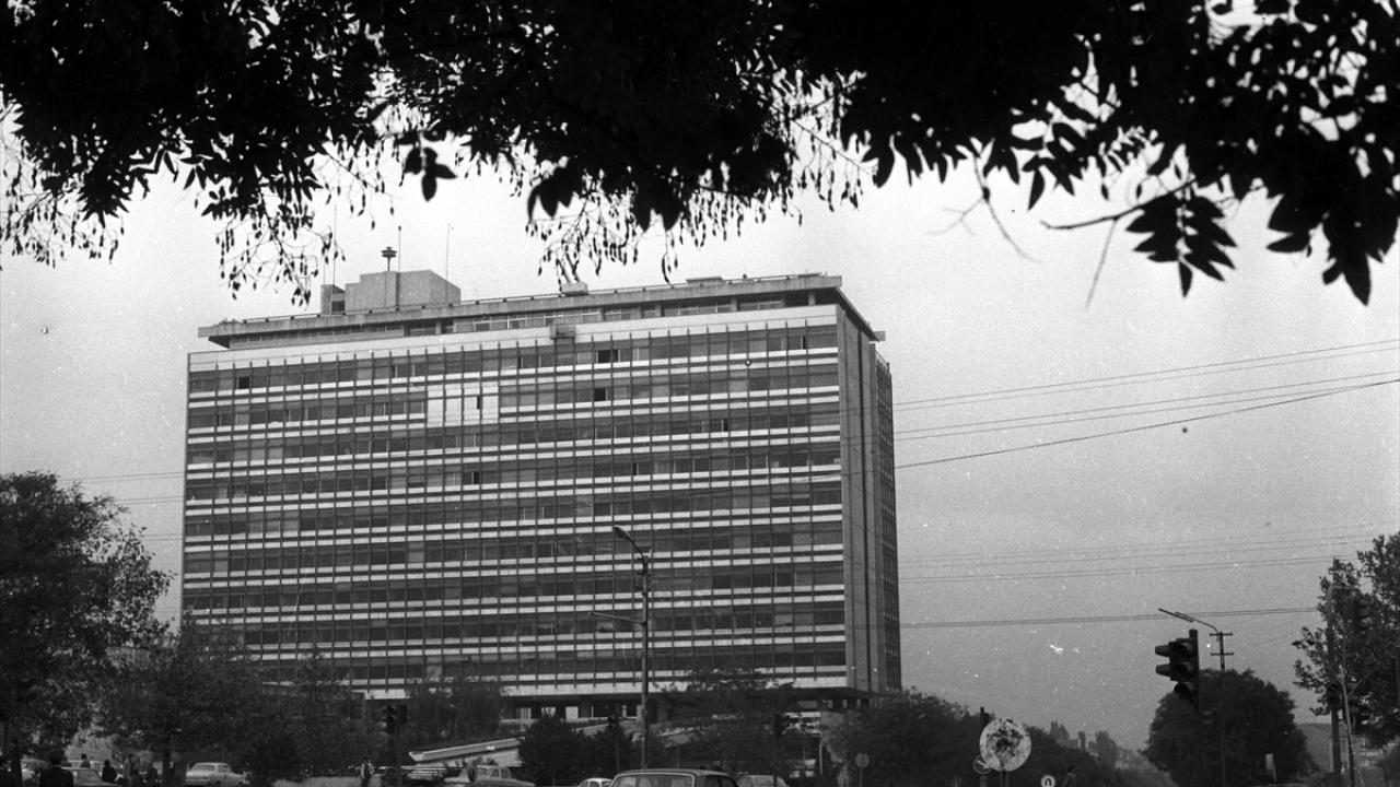 1960 yılında Devlet Su İşleri (DSİ) genel Müdürlüğü Binasının genel görünümü. (Arşiv)
