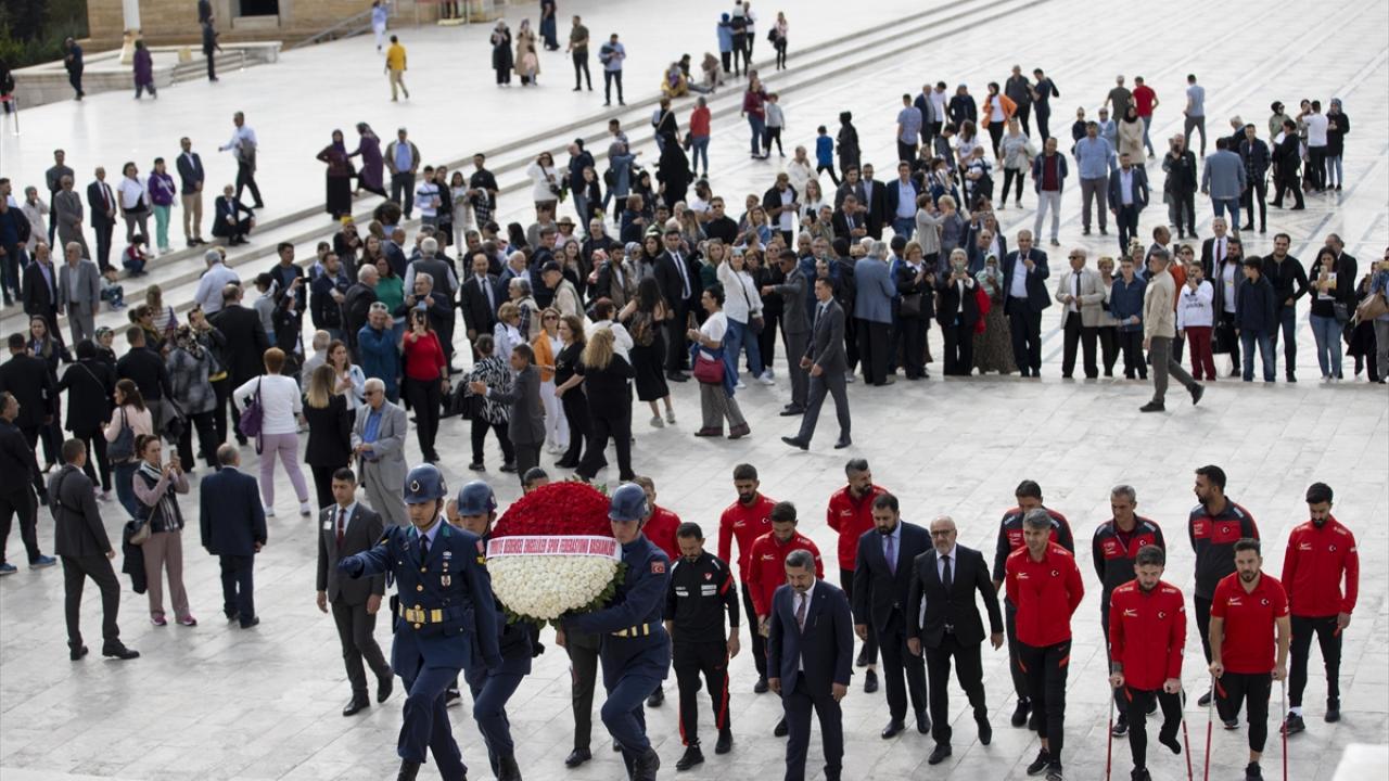 Dünya şampiyonu Ampute Futbol Milli Takımı Anıtkabir'i ziyaret etti