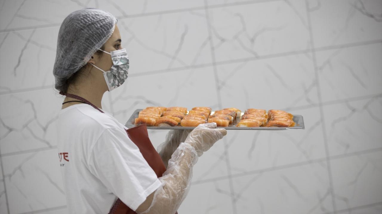 "Seri üretimde bile aynı tat ve lezzetle suşi üretiyoruz"