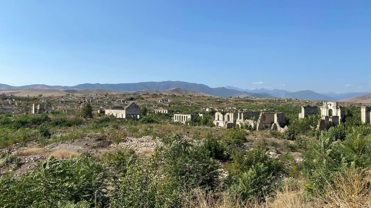 İzleri Hala Duruyor