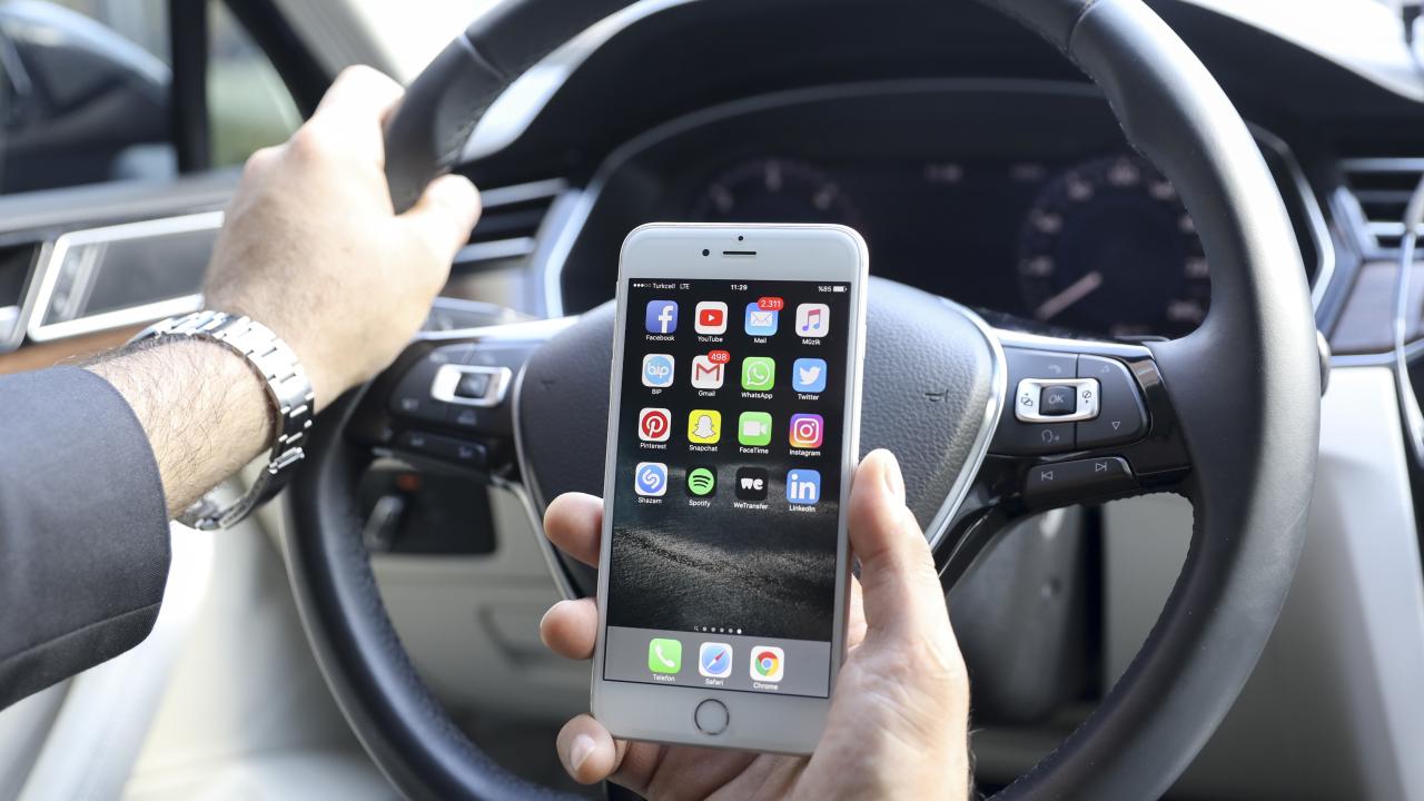 Sosyal medya şirketlerine ofis açma yükümlülüğü