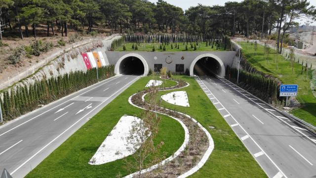 Assos ve Troya tünellerini 1 haftada 53 bin araç kullandı