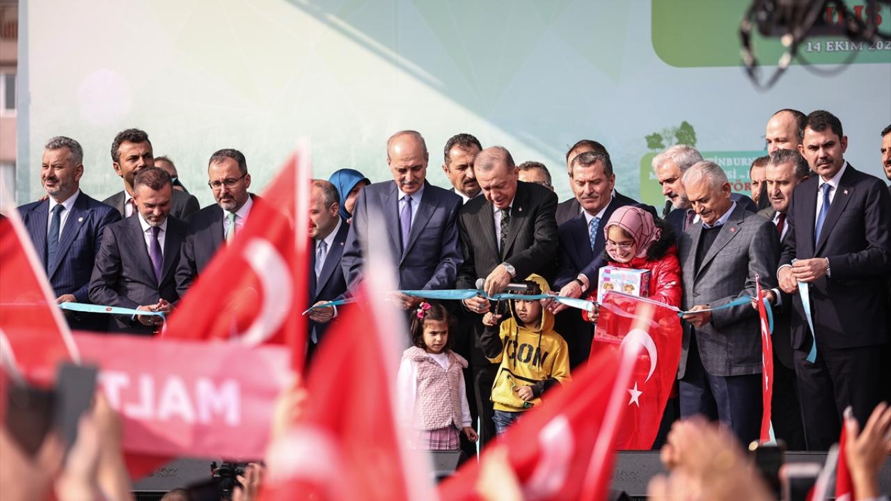 "Bu şehre yaptığımız her hizmetin her yatırımın ülkenin tamamına ve ötesine ulaşan etkilerle dönüşü olmaktadır"