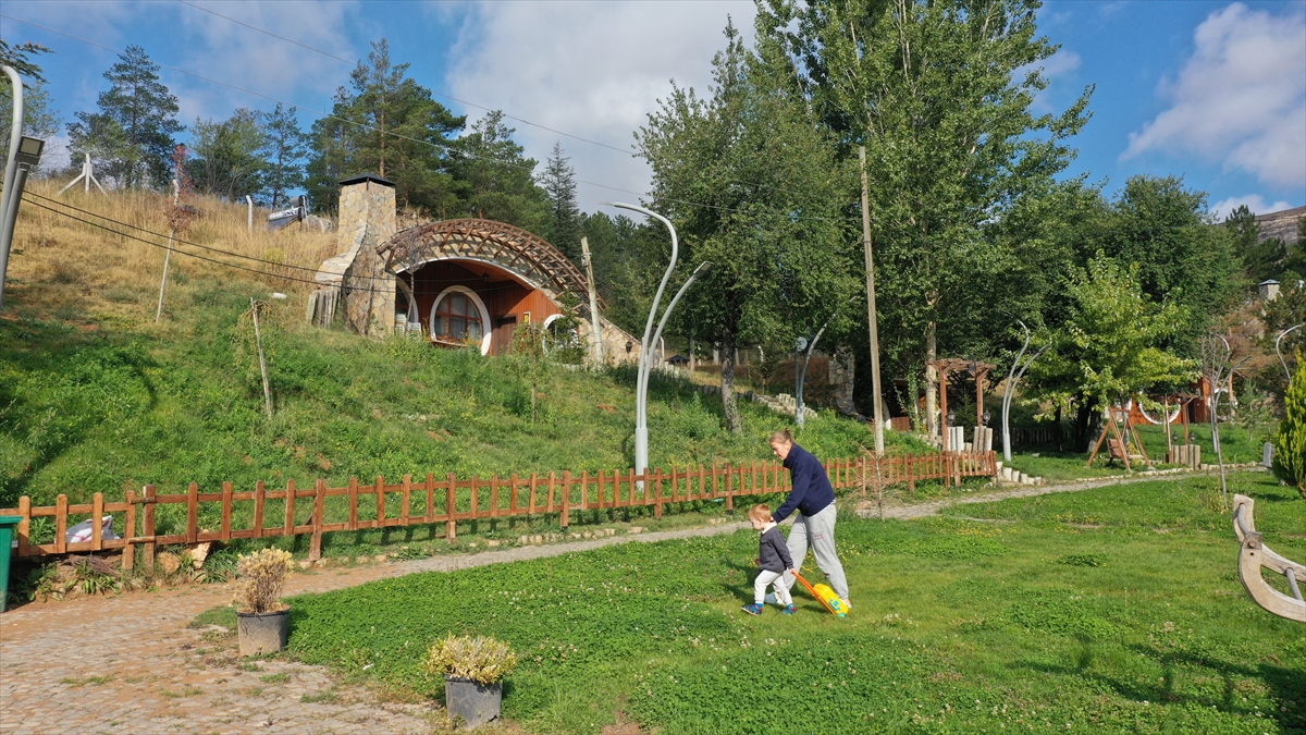 "Burada doğayla iç içeyiz, tavuklar, tavşanlar var"