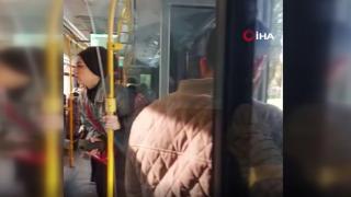 İETT otobüsü kapısı açık yolcu taşıdı