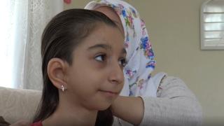 Çok istediği küpelerine kavuşan İkbal, cihaza gerek olmadan duymak istiyor