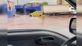 Tır şoförü arkasındaki aracı böyle sürükledi