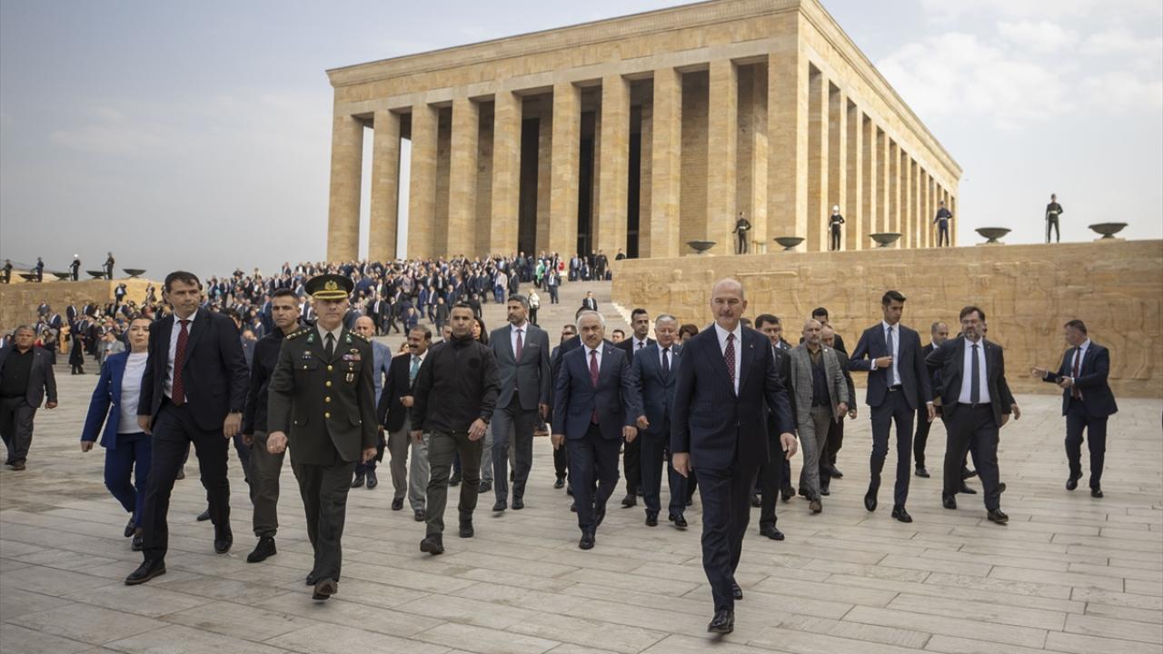 İçişleri Bakanı Soylu, deftere şunları yazdı: