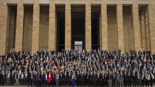 Bakan Soylu ve beraberindekiler, Muhtarlar Günü dolayısıyla Anıtkabir'i ziyaret etti
