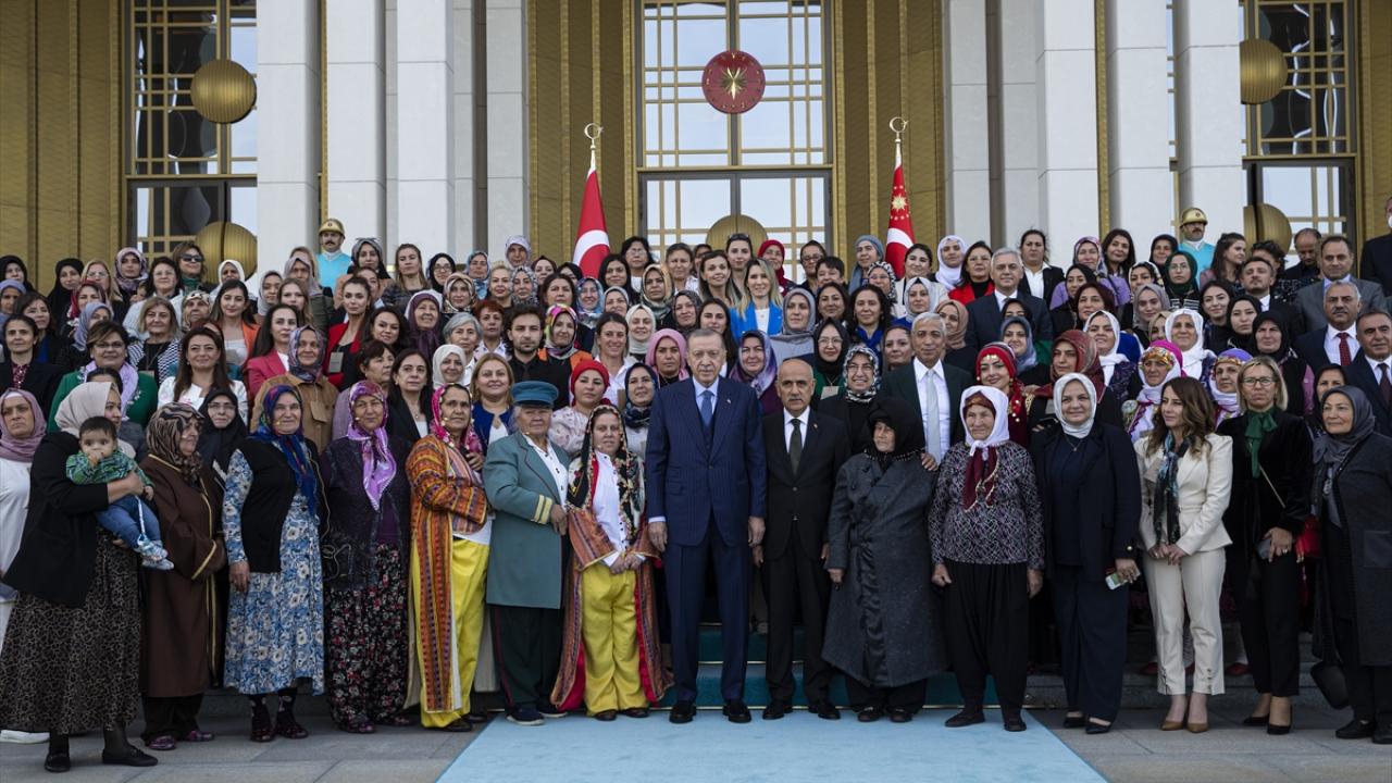 "Toprağa İz Bırakan Kadınlar Programı"na Cumhurbaşkanı Erdoğan sürprizi
