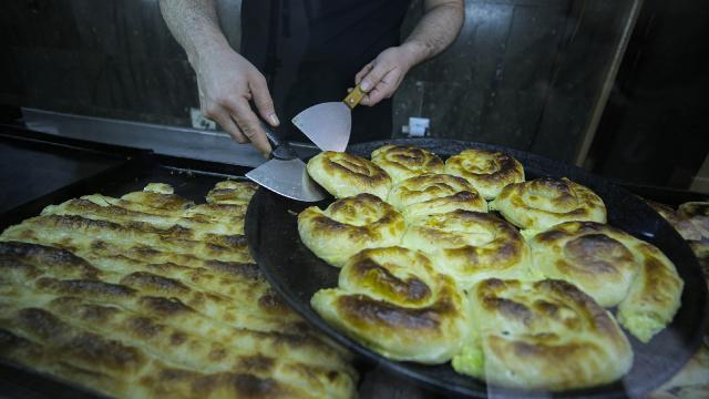 Balkanlarda "Börek etli mi etsiz mi olur?" tartışması devam ediyor