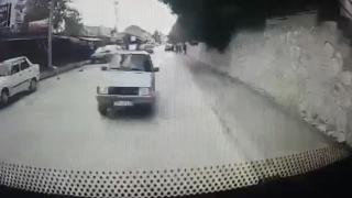 Halk otobüsü ile otomobil böyle çarpıştı