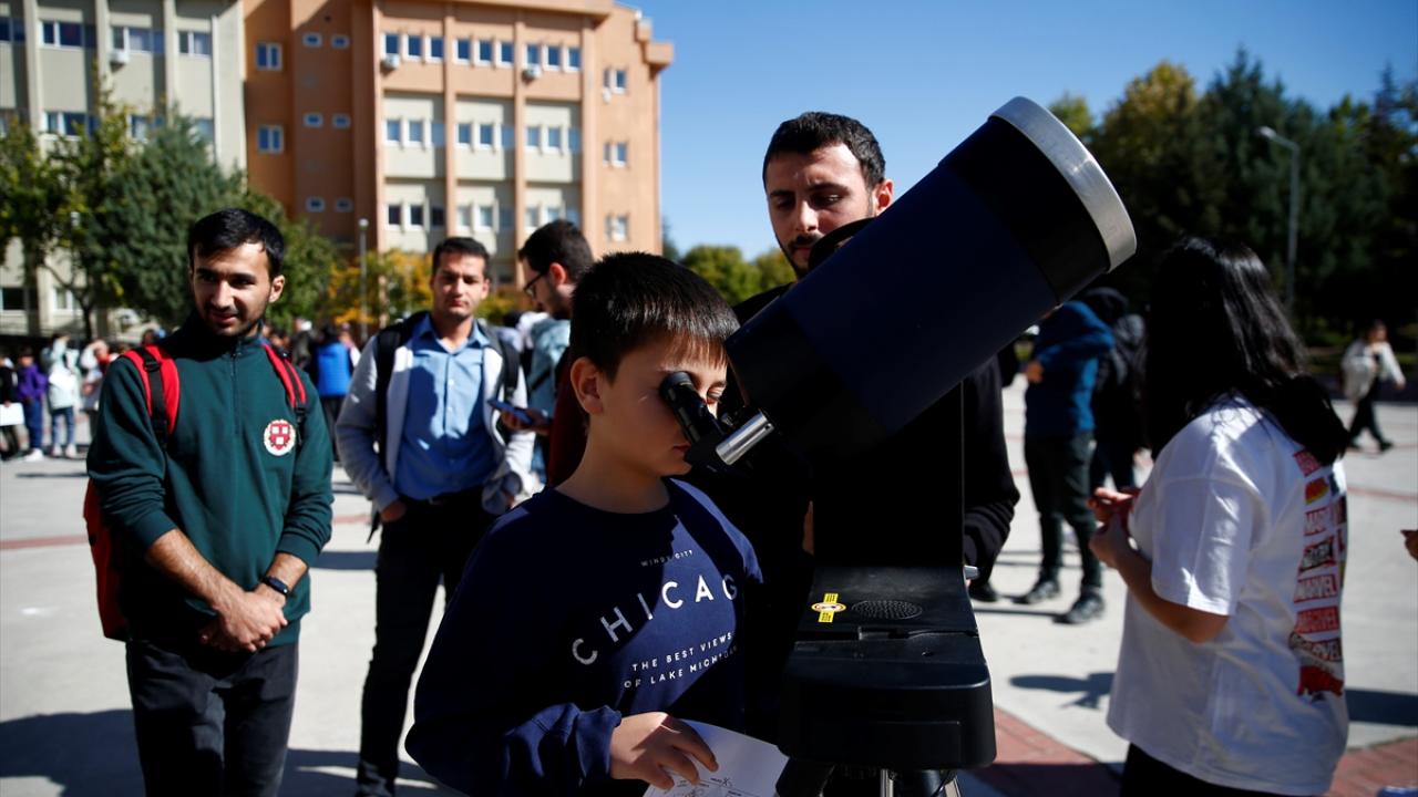 Kayseri`de güneş tutulması gözlemlendi