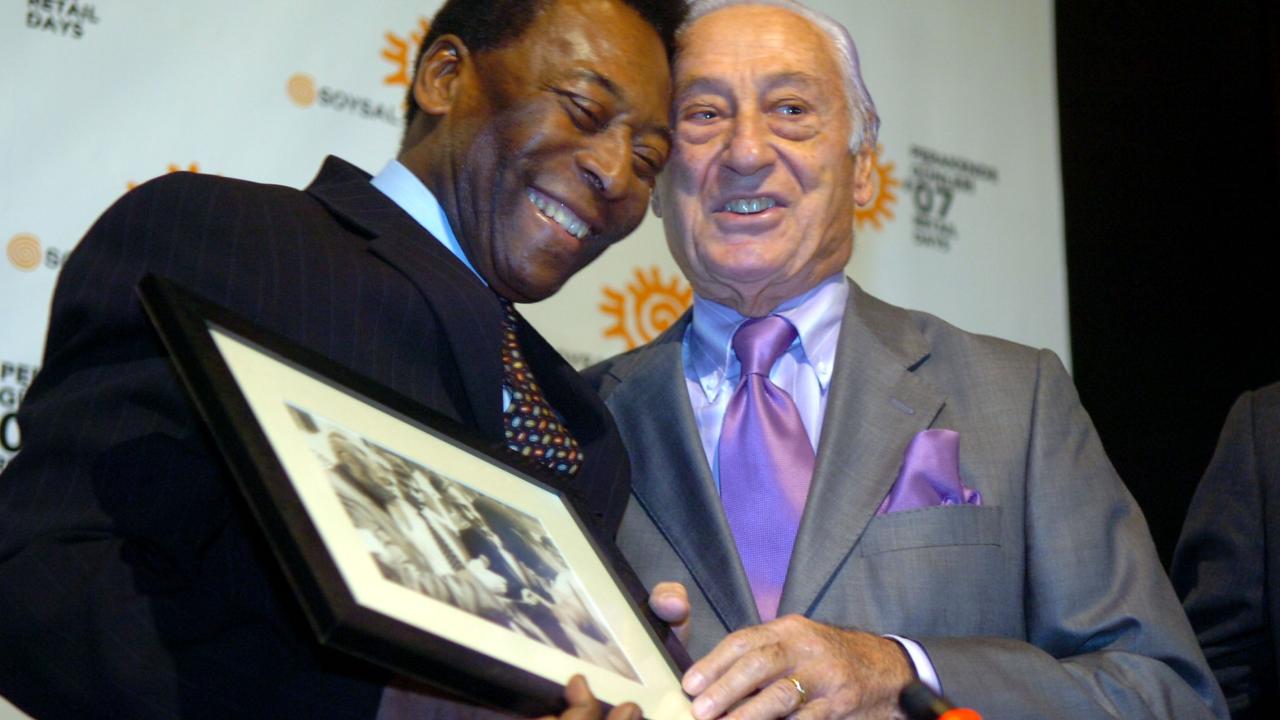 Dünya Kupasını televizyonda sunan ilk Türk spiker