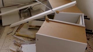 Tahliye kararı sonrası kiracı eve zarar verdi