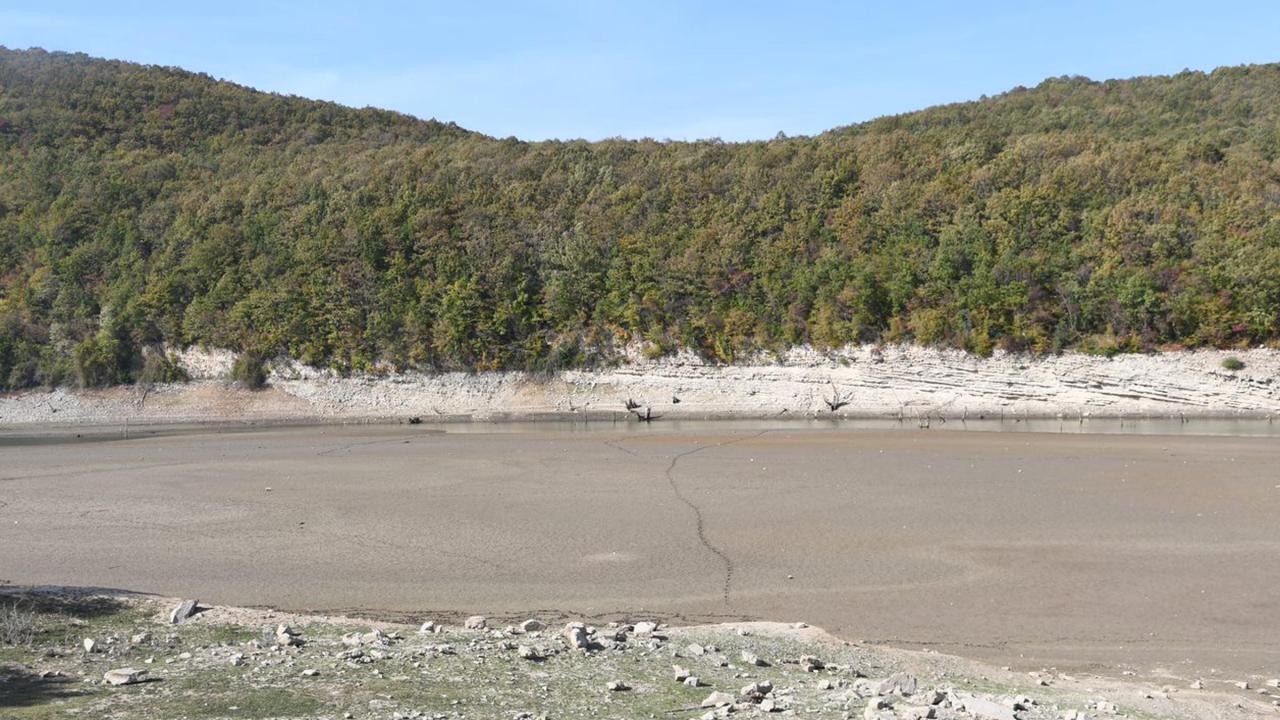 İstanbul`un su ihtiyacını karşılayan barajların genel doluluk oranı yüzde 41,74 oldu. Barajların doluluk oranları şöyle: