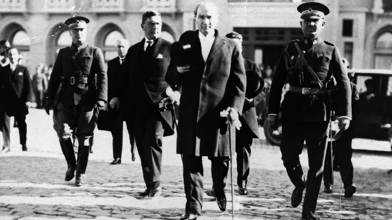 Milletin bağımsızlık mücadelesi 29 Ekim 1923'te cumhuriyet ile taçlandı