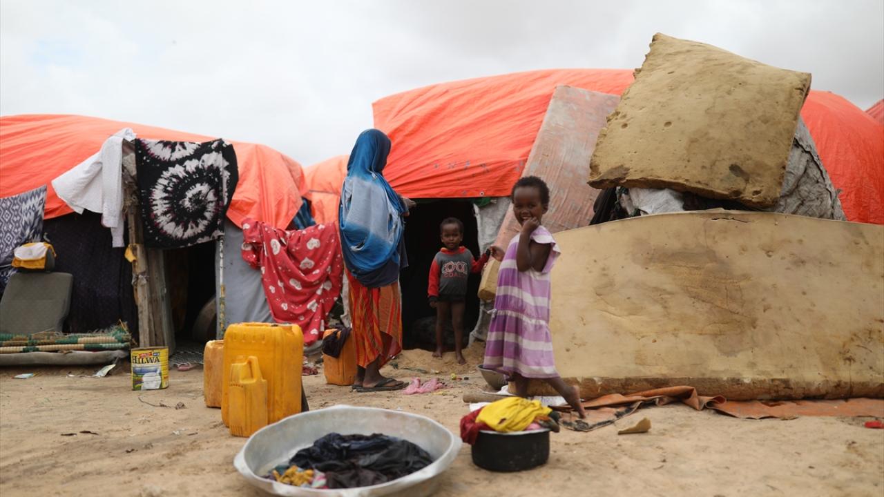Kamplara göç sürüyor