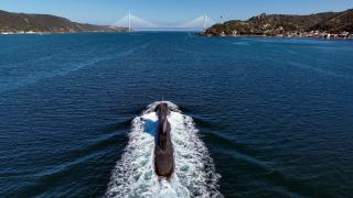 Türk denizaltısının Boğaz'dan geçişi görüntülendi