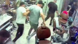 İstanbul'da erkek kuaförüne giren pitbull korku dolu anlar yaşattı