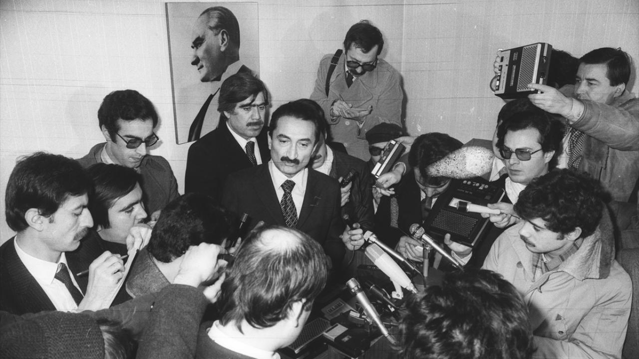 CHP`nin 5. Olağanüstü Kurultayı sonrası Genel Başkan seçildi