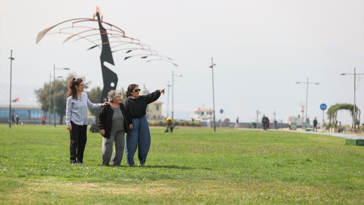 Anne ve anneanne gururlu