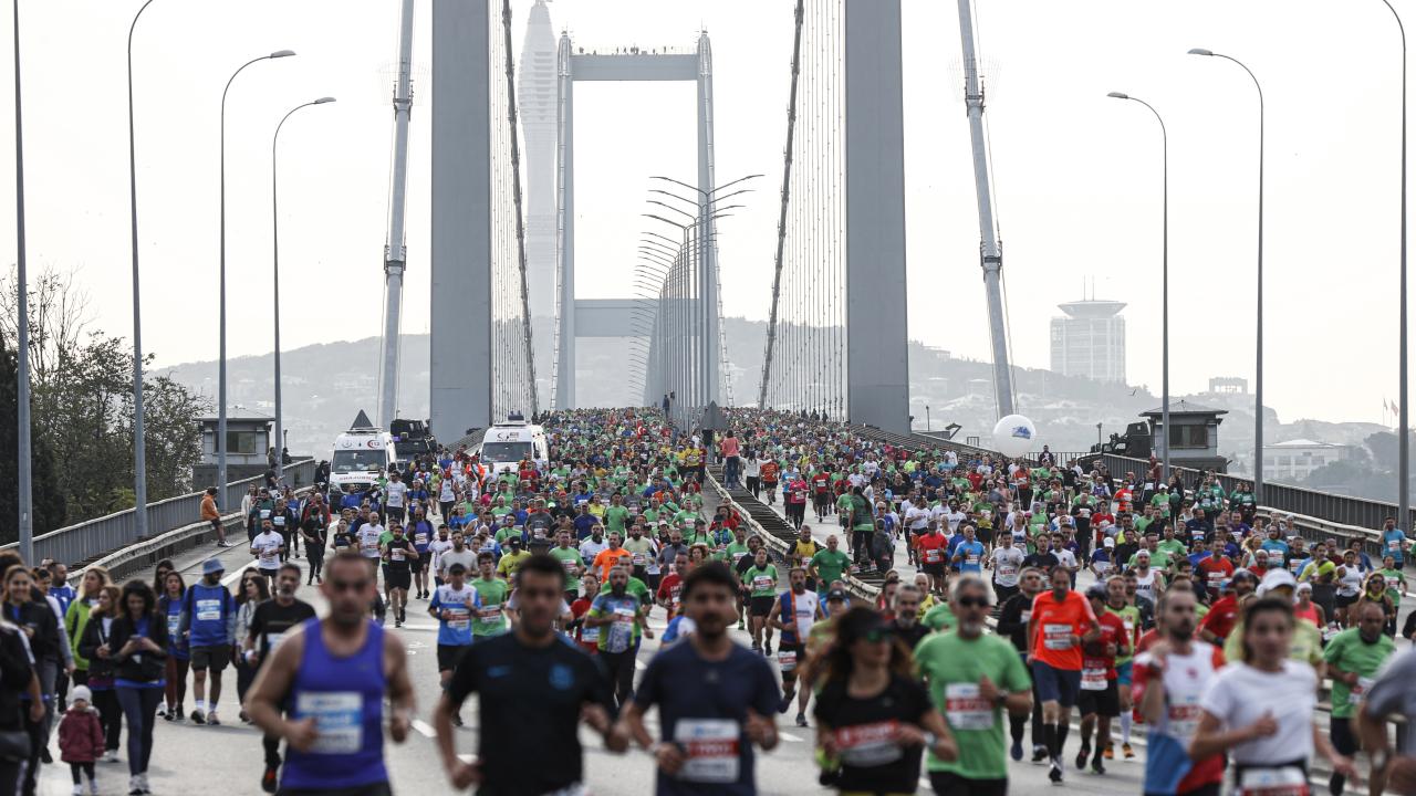 Halk koşusuna yaklaşık 30 bin kişi katıldı