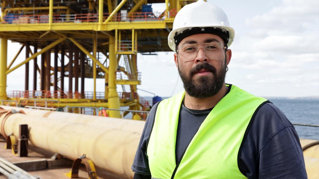 Üniversiteden sonra sanayi dalgıcı olarak mesleğe başladı