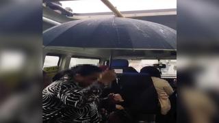 Dolmuşta şemsiyeli yolculuk