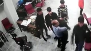 Boğazına şeker kaçan öğrencisini 'Heimlich Manevrası ile kurtardı