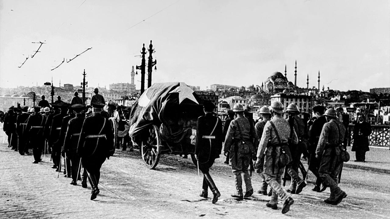 Ata`nın cenazesinin Anıtkabir yolculuğu