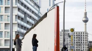 Berlin Duvarı’nın yıkılışının üzerinden 33 yıl geçti