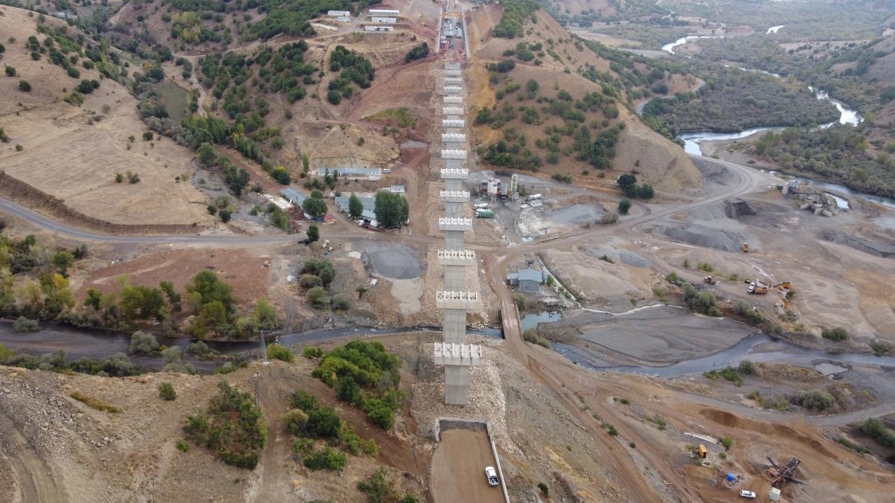 "Ulaşım sağlanmayan yollar artık bağlanma noktasında"